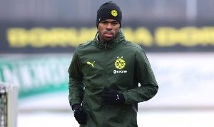 AIYOUXI-记者：楚克乌梅卡已经完成体检，将与多特签约至2030年