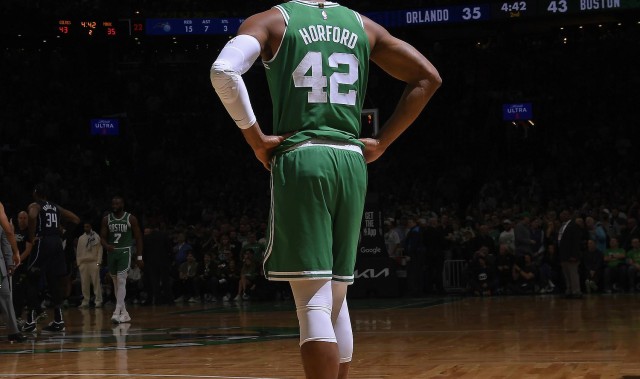 一言为定湖记调侃：明日夏联湖人对阵勇士 胜者能得到霍福德