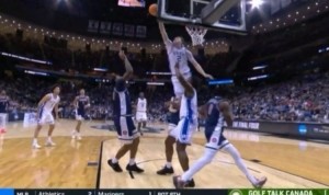 爱游戏APP-亚利桑那转换进攻上篮 弗拉格高高跃起大帽扇飞！